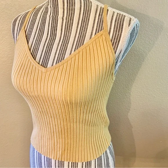 Kendall & Kylie Crop Top Small Gold Ribbed V-Neck Rayon Nylon Thin Straps EUC - Picture 5 of 12